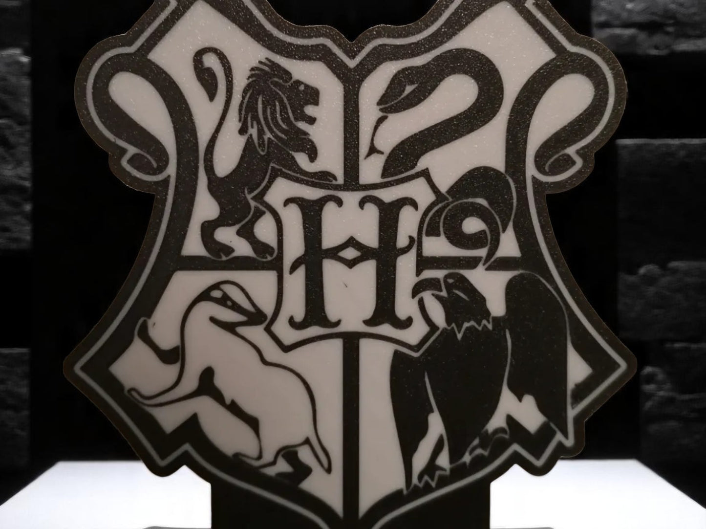 Hogwarts – Φωτεινό Fan Art Έμβλημα | 3D Printed Μαγεία από τον Κόσμο του Χάρι Πότερ