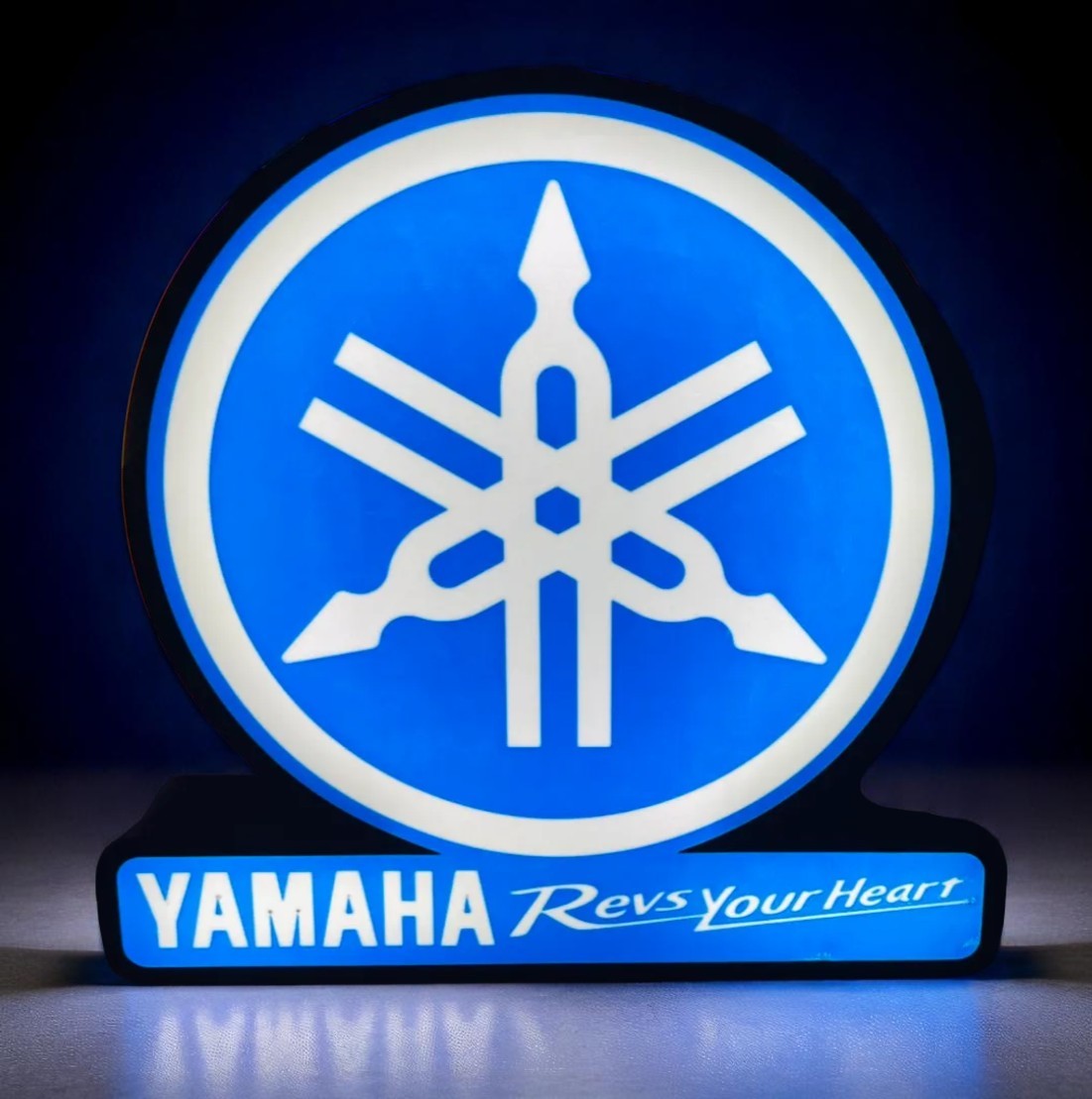 Φωτεινό Lightbox Yamaha “Revs Your Heart” – Δυναμικό Fan-Art Διακοσμητικό