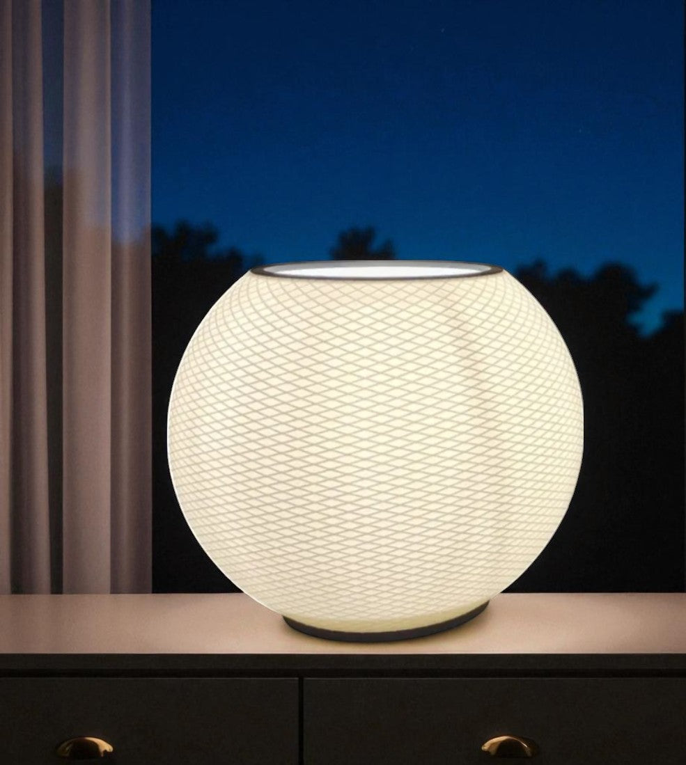 Sfera – 3D Printed Επιτραπέζιο Φωτιστικό με Υφή Πλέγματος