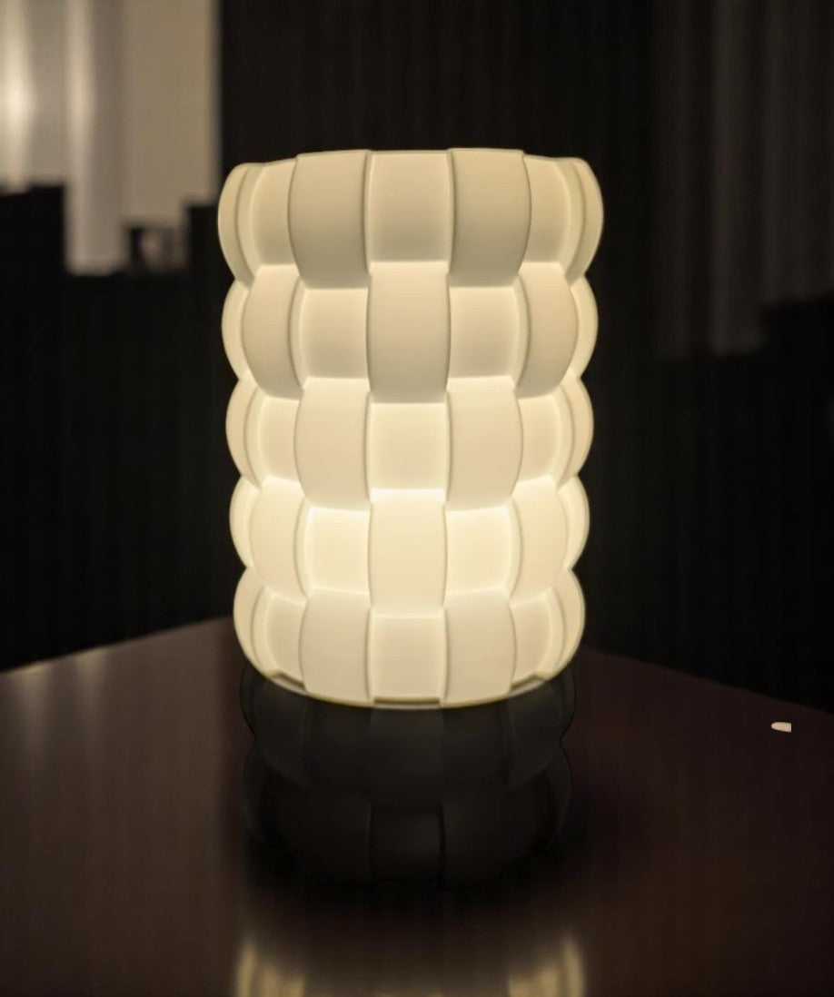 3D Printed Επιτραπέζιο Φωτιστικό “Weave Light” – Μοναδική Υφή & Μαλακός Φωτισμός με USB