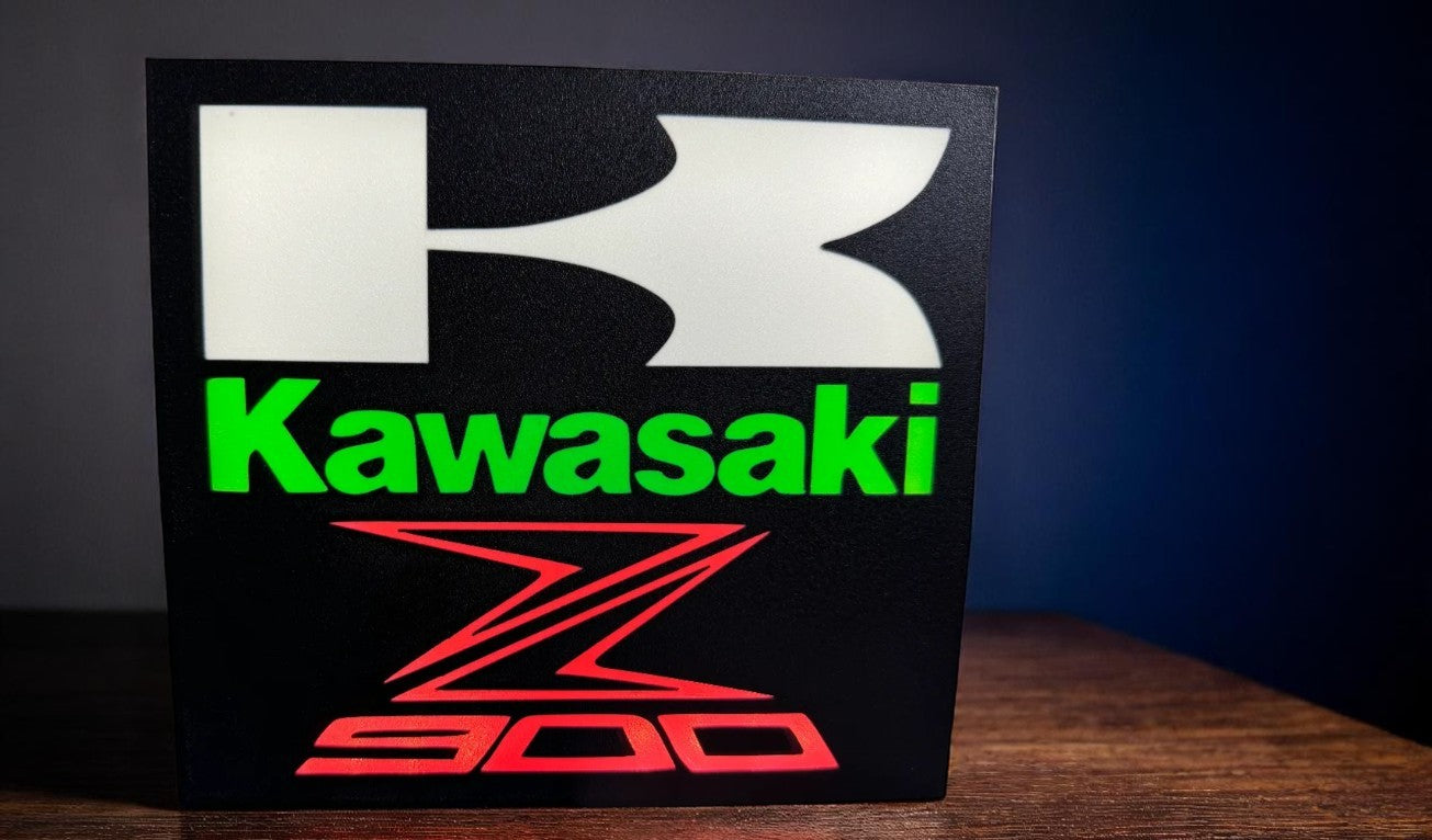 Φωτεινό Lightbox Kawasaki Z900 – Δυναμικό Fan Art Διακοσμητικό Αγωνιστικού Στυλ