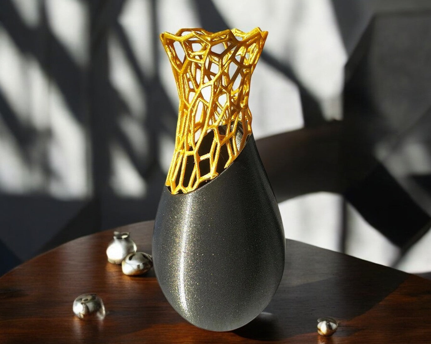Stunning "Voronoi" Vase - Customizable Color Combination