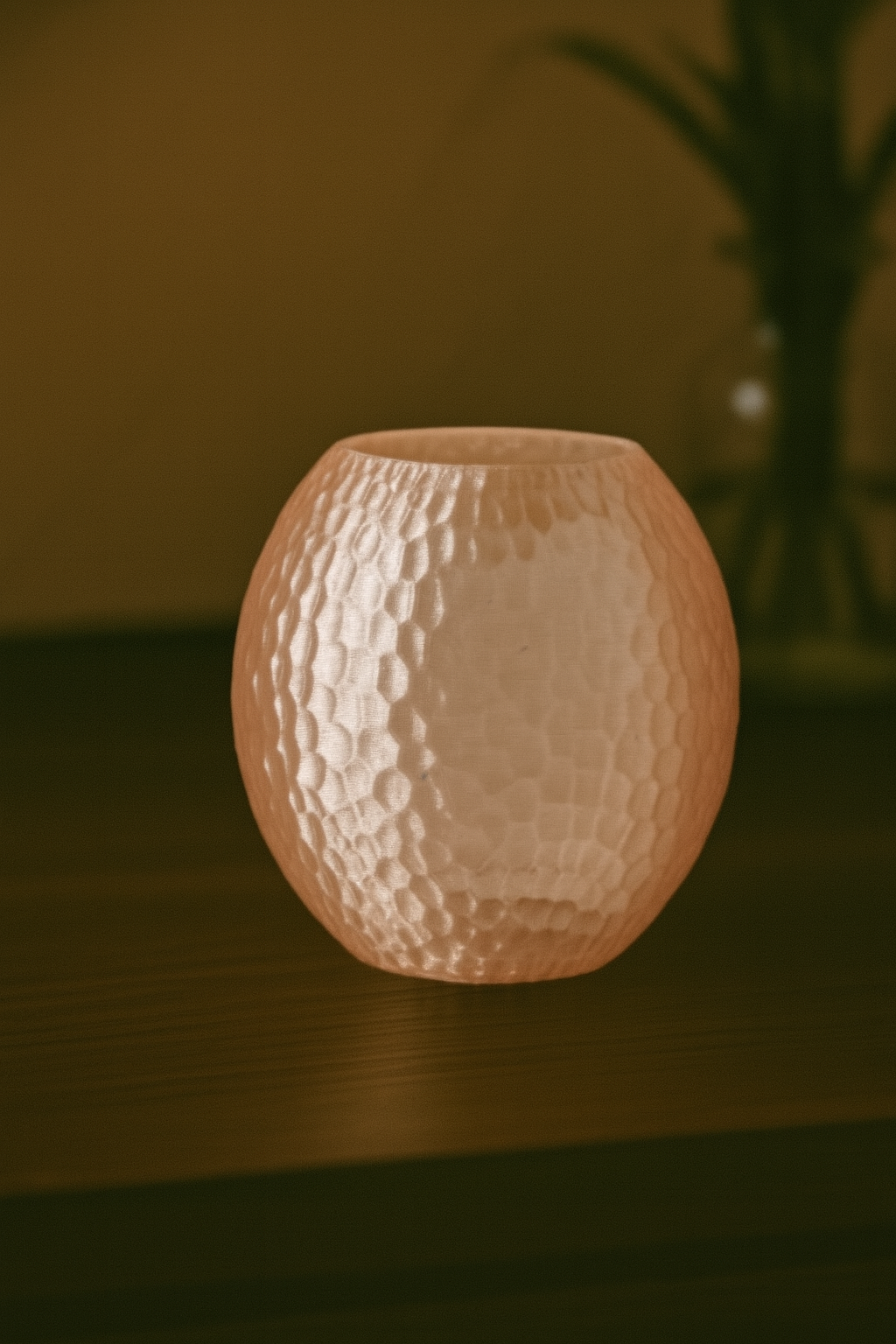 Golden Pebble Pink Candle Holder – Hammered Texture Tealight Sphere | Romantic Soft Glow Decor | Custom Colors