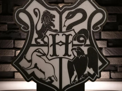 Hogwarts – Φωτεινό Fan Art Έμβλημα | 3D Printed Μαγεία από τον Κόσμο του Χάρι Πότερ