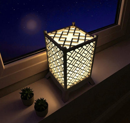 3D Printed Επιτραπέζιο Φωτιστικό – Ιαπωνική Κομψότητα με Σχέδιο Kumiko