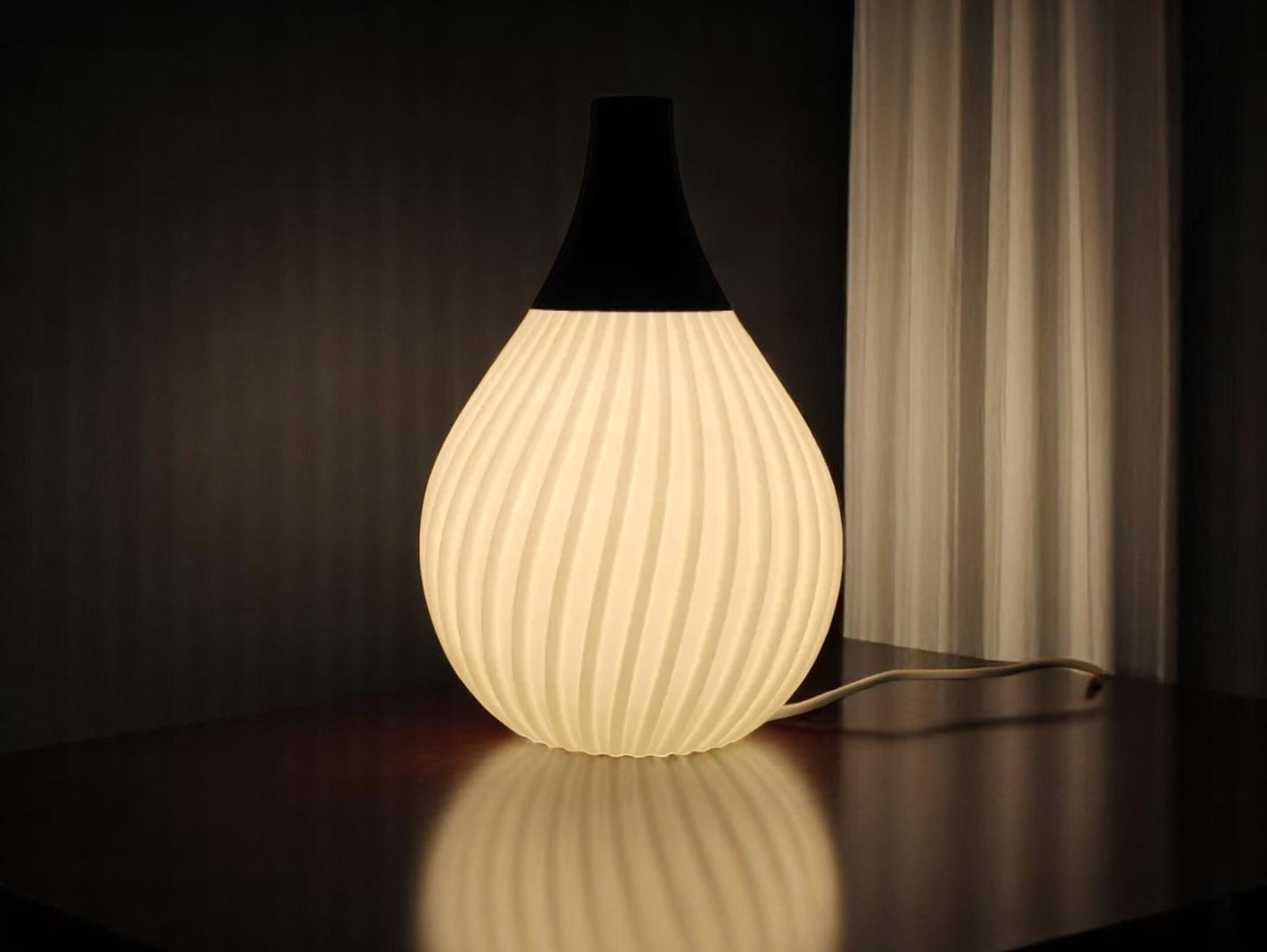3D Printed Επιτραπέζιο Φωτιστικό “Pear Glow” – Κομψότητα & Απαλός Φωτισμός με USB
