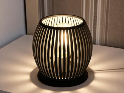 3D Printed Επιτραπέζιο Φωτιστικό “Cage Glow” – Μοντέρνα Αρμονία Σκιάς & Φωτός
