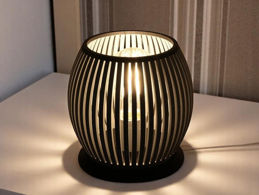 3D Printed Επιτραπέζιο Φωτιστικό “Cage Glow” – Μοντέρνα Αρμονία Σκιάς & Φωτός