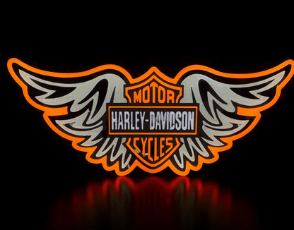 Φωτεινό Lightbox Harley-Davidson με Φτερά – Χειροποίητο Fan Art Διακοσμητικό 