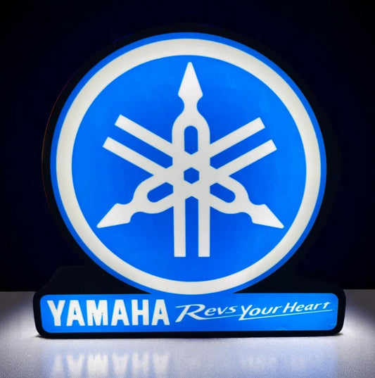Φωτεινό Lightbox Yamaha “Revs Your Heart” – Δυναμικό Fan-Art Διακοσμητικό