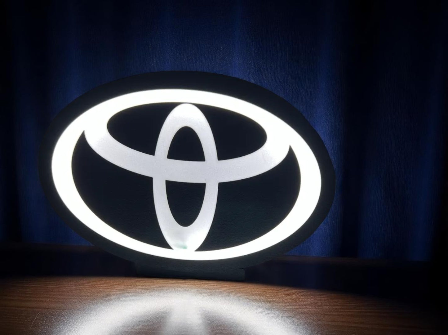 Φωτεινό Lightbox Toyota Oval – Κομψό Fan-Art Διακοσμητικό