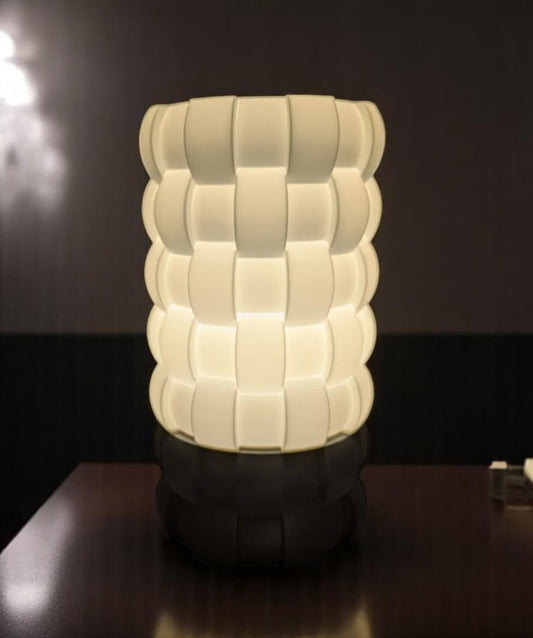 3D Printed Επιτραπέζιο Φωτιστικό “Weave Light” – Μοναδική Υφή & Μαλακός Φωτισμός με USB