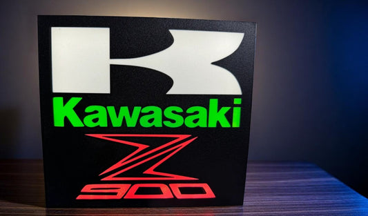 Φωτεινό Lightbox Kawasaki Z900 – Δυναμικό Fan Art Διακοσμητικό Αγωνιστικού Στυλ