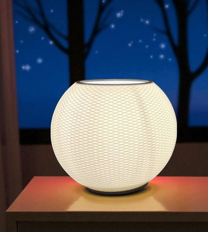 Sfera – 3D Printed Επιτραπέζιο Φωτιστικό με Υφή Πλέγματος