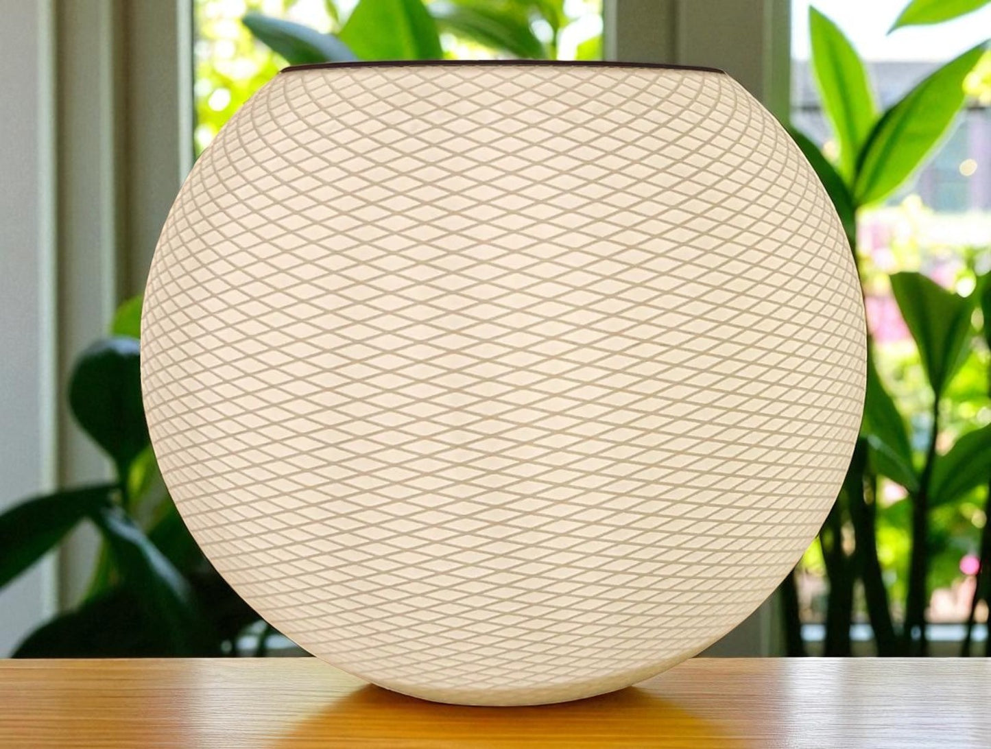 Sfera – 3D Printed Επιτραπέζιο Φωτιστικό με Υφή Πλέγματος
