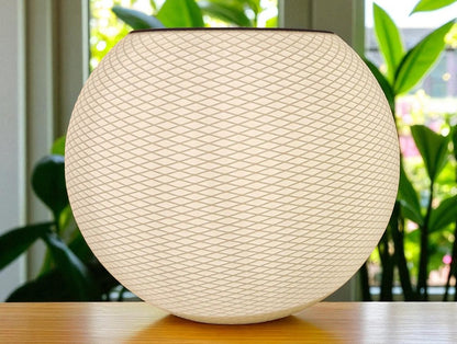 Sfera – 3D Printed Επιτραπέζιο Φωτιστικό με Υφή Πλέγματος