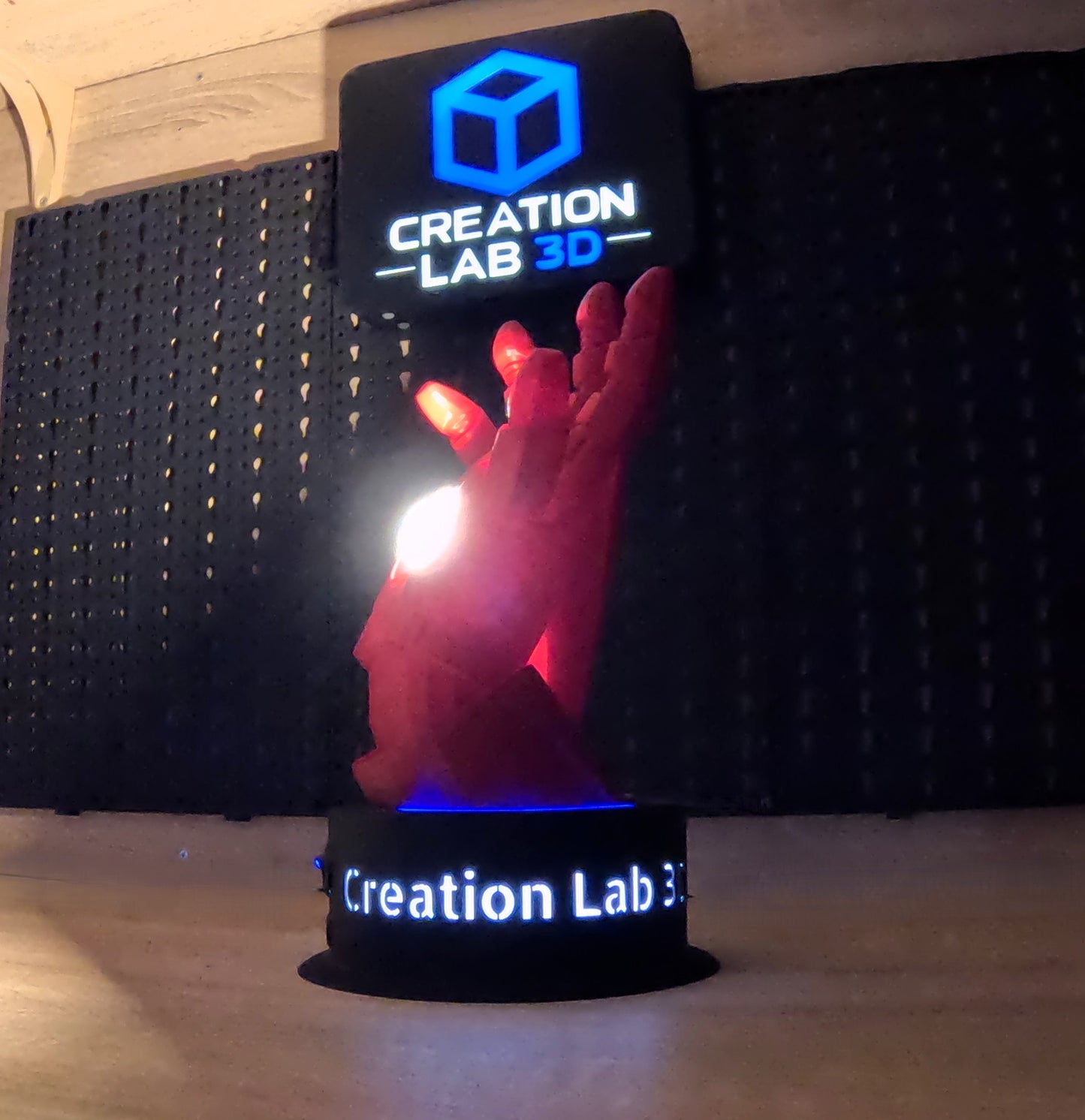 Φωτιζόμενο Διακοσμητικό Χέρι Iron Man | Superhero Light | Marvel Inspired Decor