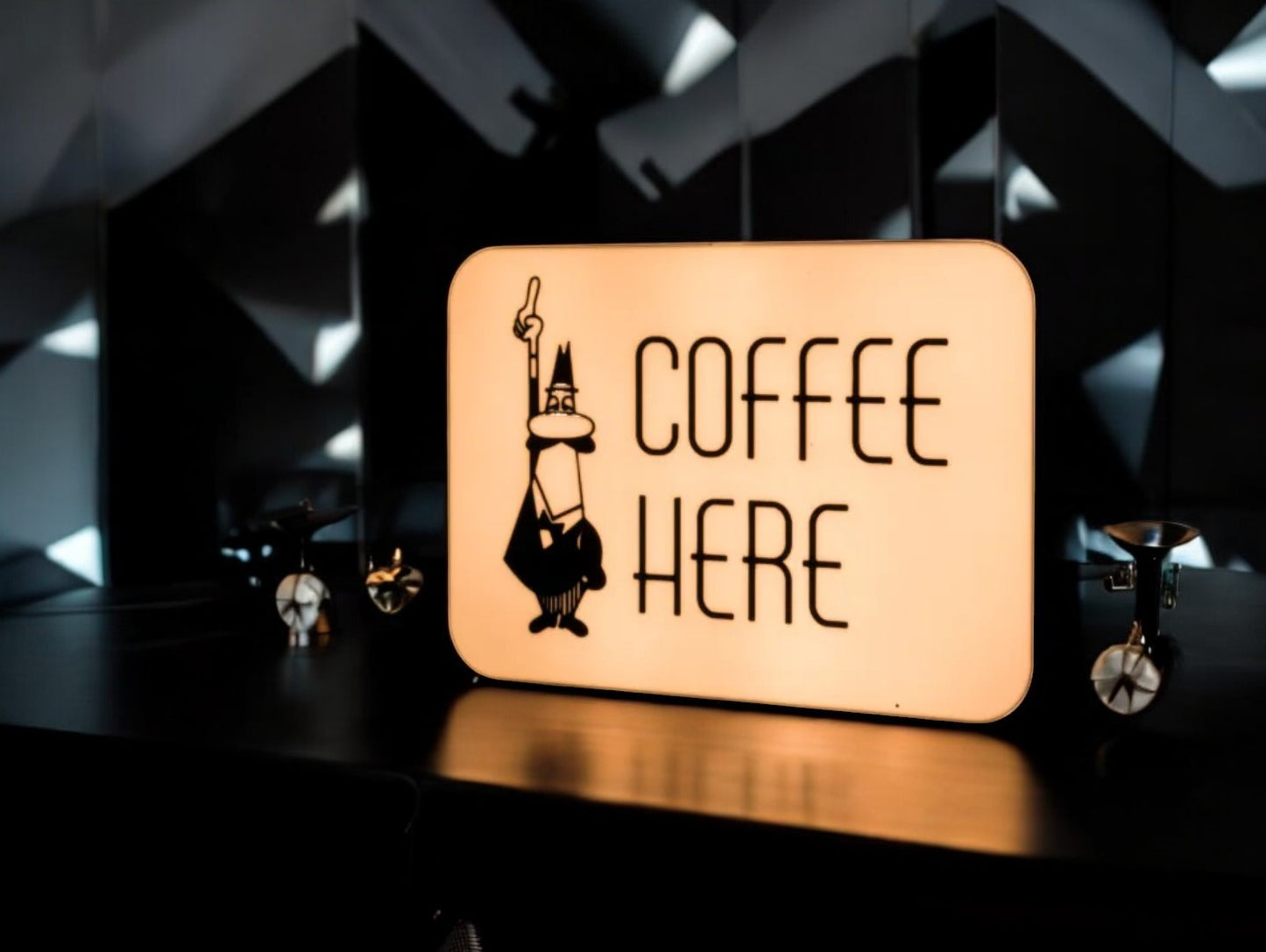 Λάμπα "Coffee Here" - Φωτισμός με Άποψη για τους Λάτρεις του Καφέ