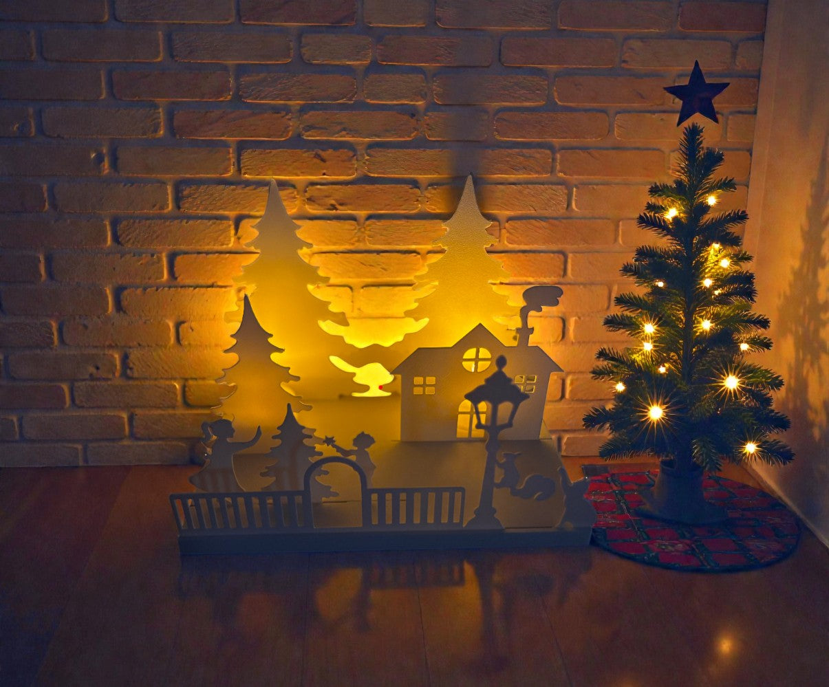 Χριστουγεννιάτικο Κηροπήγιο – Φωτισμένο Χωριό στο Δάσος