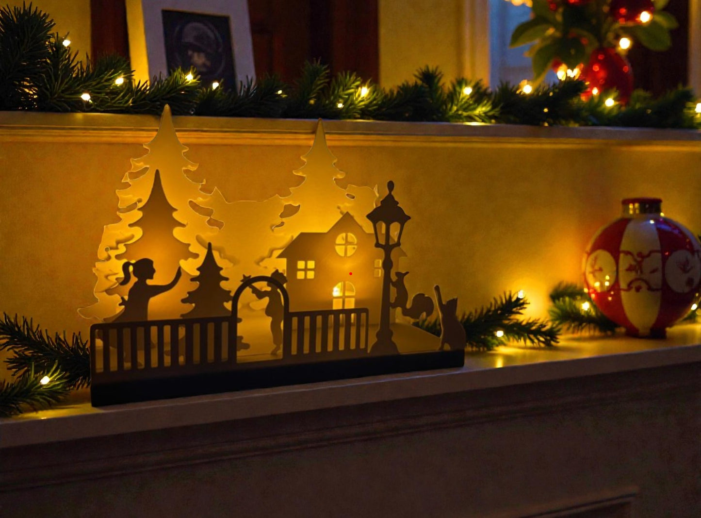 Χριστουγεννιάτικο Κηροπήγιο – Φωτισμένο Χωριό στο Δάσος