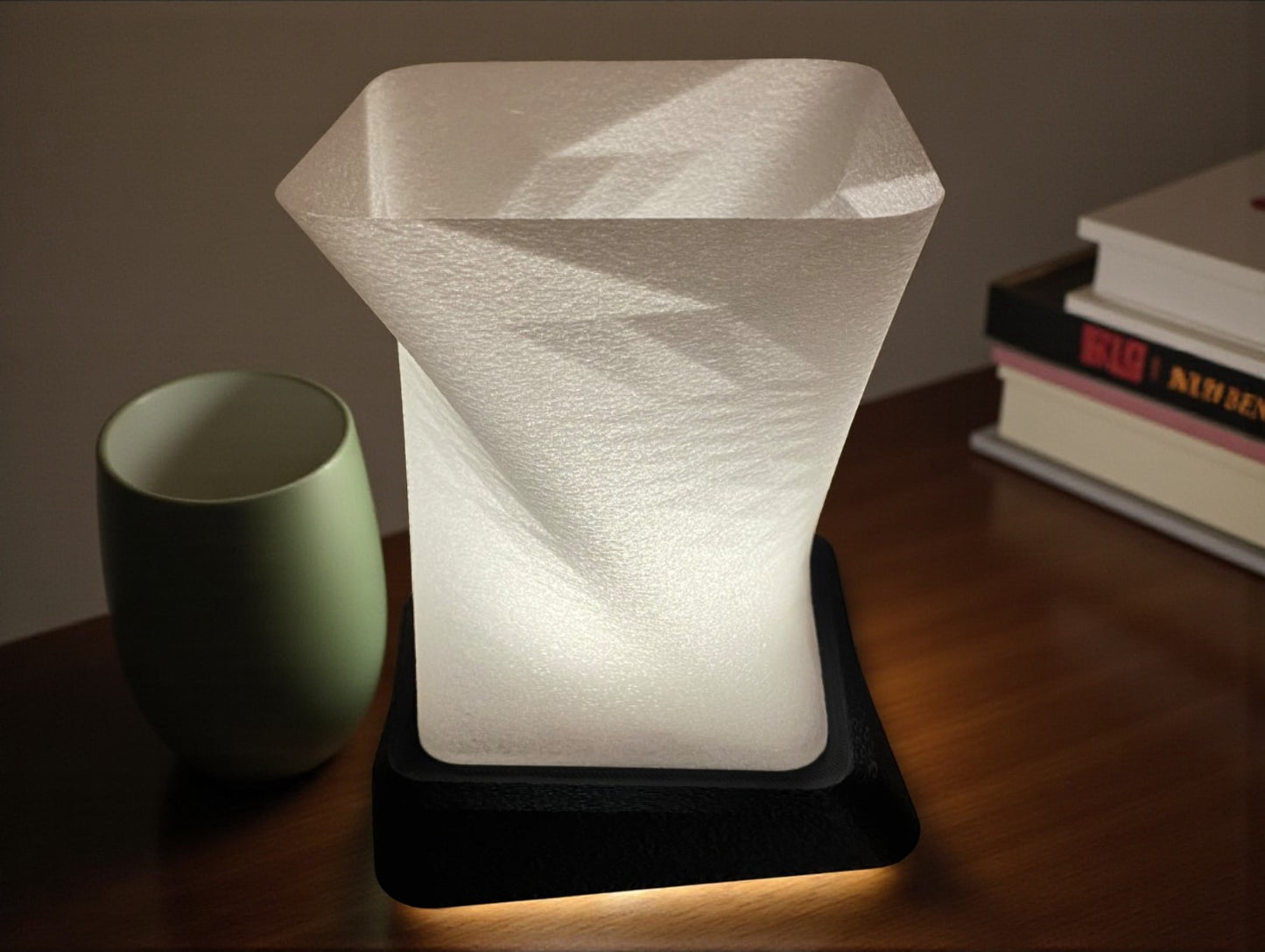 Επιτραπέζιο Φωτιστικό TwistCube – Μοντέρνος Διακοσμητικός Φωτισμός