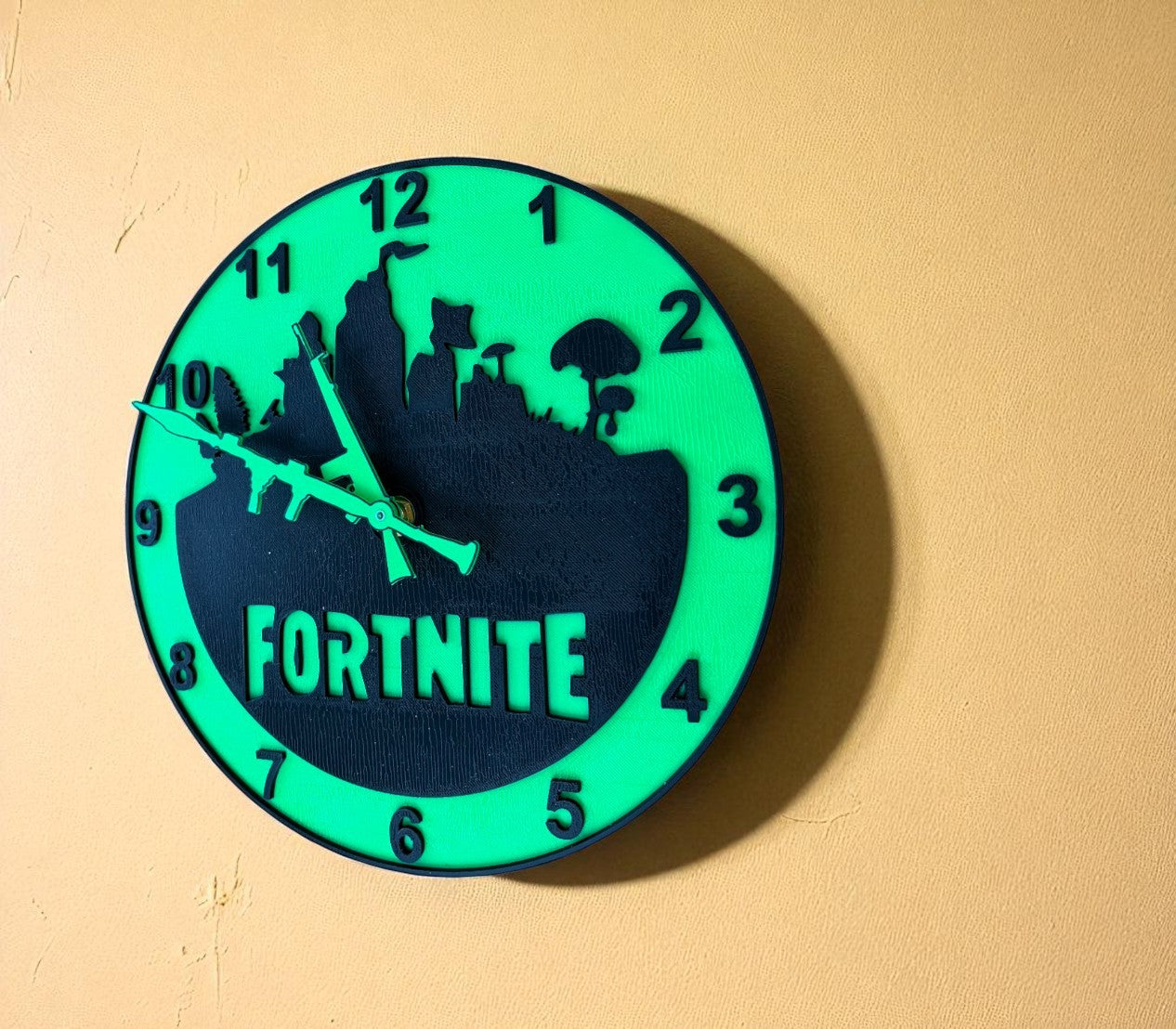 Glow-in-the-Dark Fortnite Ρολόι Τοίχου | Fan Art Edition